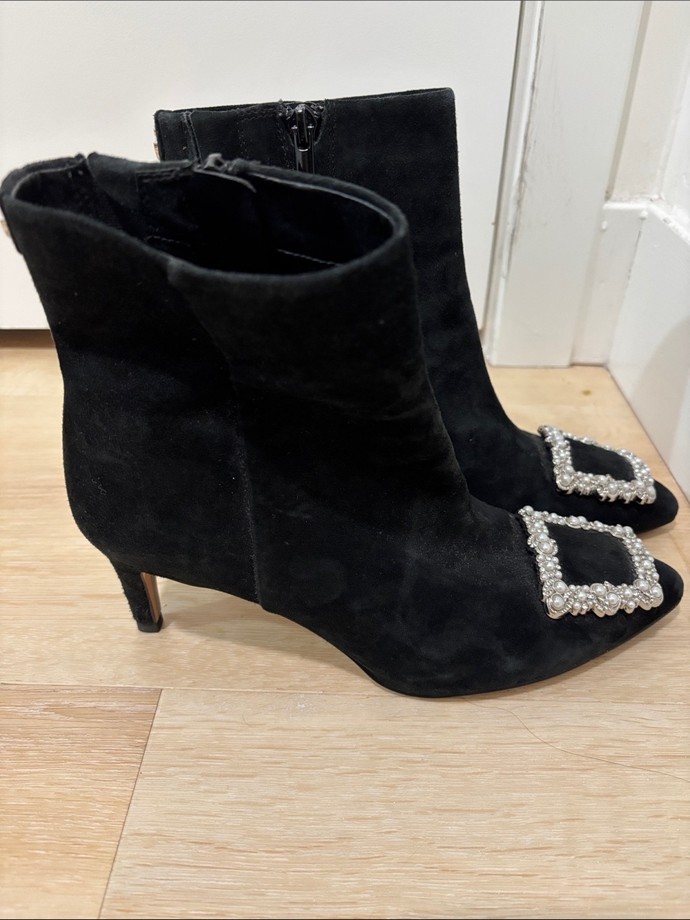Sam Edelman Black Suede Pointed Toe Ankle Booties w/ Pearl-Encrusted Buckle 6.5 - Picture 5 of 9